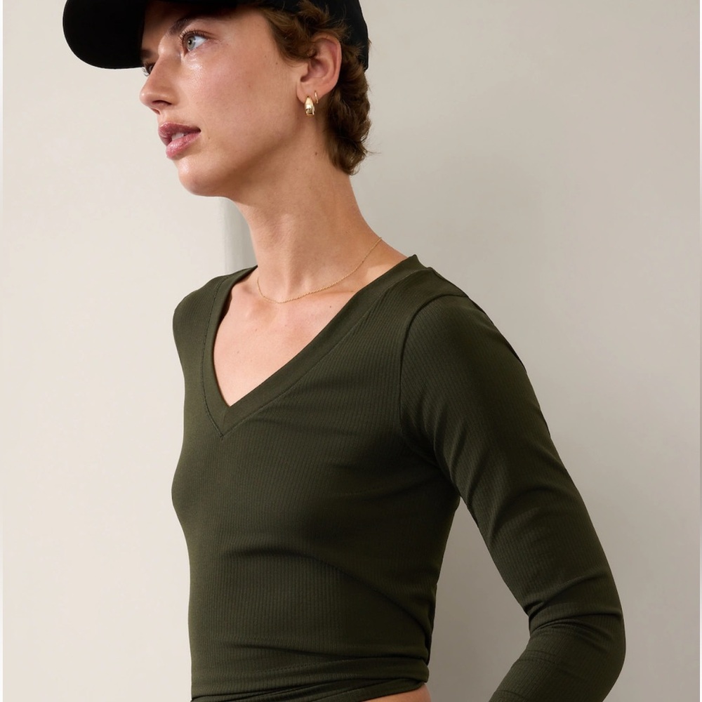 Athleta Gray Fitted Crop Long Sleeve Tee